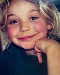 thevoicekids j'arrive ✌️! C'est un grand honneur pour moi de vous annoncer  que j'intègre l'équipe de coachs !!!! Hâte de rencontrer ces bout'chous et  leur talent 🖍️🥰 Et bien sûr de retrouver