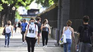 2°, que los profesionales podrán asistir a sus respectivos estudios sin restricciones de día, franja. Argentina Debate Sobre Posible Toque De Queda En Buenos Aires Por Aumento De Contagios De Covid