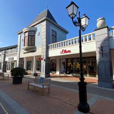 Op zaterdag 10 juli ontving de heer har geelen uit roermond een koninklijke onderscheiding. Designer Outlet Roermond Photos Facebook