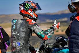 En la arrancada, bagnaia hizo una gran frenada en la curva 1 y le ganó la partida a quartararo. Motogp Entwarnung Bei Fabio Quartararo Nach Crash