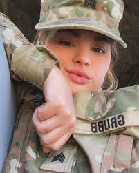 Elizabeth Grubb's Instagram, Twitter & Facebook