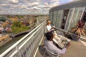 The hotel overlooks regent's canal with lovely views from some rooms, and central london is just a few tube stops away. Holiday Inn London Camden Lock
