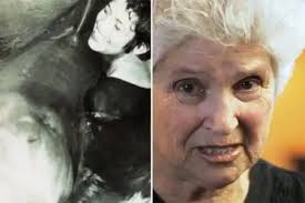 KISAH UNIK : Demi Penelitian, Wanita Ini Rela Bercinta dengan Lumba-Lumba