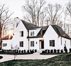 Black And White House Exterior Ideas White House With Black Trim And A Cute Front Porch Entryway Minimal Landscaping And Gravel Driveway Dream House Exterior House Exterior House Designs Exterior