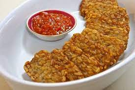 Kemudian goreng tempe yang sudah direndam di atas hingga dengan minyak panas hingga matang sempurna. 6 Trik Membuat Tempe Goreng Yang Renyah Gurih Dicocol Makin Sedap