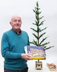 Early pink gold large glass beaded christmas garland vintage 1920s tree decoration ornaments balls beads handblown. Vintage 1930s Woolworths Christmas Tree Auctioned Bbc News