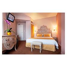 En tissu, en bois ou en rotin, matelassée, pleine ou ajourée, la tête de lit est un accessoire qui fera de votre lit un véritable objet de décoration. Tete De Lit En Bois Cerusee 160 Cm Entierement Sculptee Deco Prive