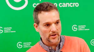 Roberto Piñeiro, del IDIS, recibe una ayuda de la AECC para un estudio de  cáncer de mama