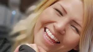 Melissa Bear's Instagram, Twitter & Facebook