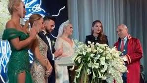 Hayal ettiği gelinliğe girmek için çabaladığını söyleyen ünlü şarkıcı selin. Selin Cigerci Ve Gokhan Cira Evlendi Nikah Sahidi Demet Akalin Oldu Magazin Haberleri