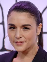Long hairstyles for round faces. Jessie Ware Ponytail Jessie Ware Long Hairstyles Lookbook Stylebistro