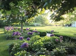 Coast To Coast Home And Garden On Instagram I Love The Layout Of This Space So Much I Think It S Always In 2020 Classic Garden Garden Inspiration Outdoor Gardens