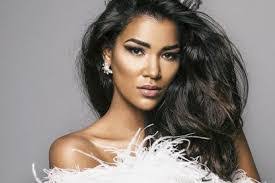 Sasha Lee's Instagram, Twitter & Facebook