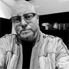 Stuart Ruff's Instagram, Twitter & Facebook