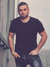 Scopri ricette, idee per la casa, consigli di stile e altre idee da provare. Daniel Beni Postao Ponosni Otac Malog Liama Vecernji Hr