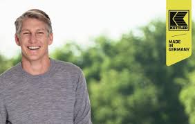 Born 1 august 1984) is a german former professional footballer who usually played as a central midfielder. Ein Weltmeister Auf Weltreise Aktion Fur Kinder Und Vereine Hfv