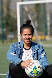 El primer partido oficial de la selección femenina de argentina fue disputado el 3 de diciembre de 1993 contra su similar de chile, el encuentro fue jugado en el estadio santa laura de la ciudad de santiago de chile en marco de un partido amistoso. Fernanda Pinilla Y Daniela Zamora Las Representantes De La U De Chile En La Copa Del Mundo Universidad De Chile