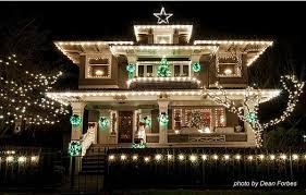Begin by painting the cups in the desired color, then use pipe cleaners to connect beads and jingles bells and tie up the ribbon. Houses Decorated With Christmas Lights