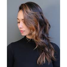 Warm and rich without being too overwhelming, caramel hair color is fairly democratic, flattering a ton of complexions across the board, particularly those with yellow undertones. How To Caramel Highlights On A Brunette Base Without The Damage