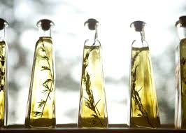 Jul 21, 2020 · instructions to make rosemary oil, remove the fresh rosemary leaves from the stem. How To Make Rosemary Oil How To Use Rosemary Oil Enkiverywell