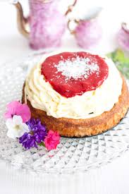 Der kuchen wird nicht gebacken, sondern im kühlschrank fertig gestellt, er hat eine schicht aus löffelbiskuits, vanillequark ohne sahne. Lowcarb Spaghetti Eis Torte Low Carb Kostlichkeiten