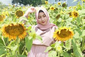 Memanfaatkan rooftop di lantai 5, kini masyarakat bisa berfoto dengan latar belakang ratusan bunga dan background hamparan langit luas. Mo Rf Obc2lgem