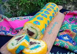 Mulai bolu gulung pandan, bolu gulung motif batik hingga bolu gulung rasa coklat yang nikmat. Bagaimana Cara Membuat Bolu Gulung Motif Yang Khas