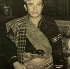 Sirih berlipat sirih pinang majlis bermula tirai dibuka, sirih dari pulau mutiara dengan alunan madah yang indah. 600 Pepatah Minang Bagian 1 Yuhefizar On The Internet