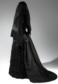 Resultado de imagen para mujeres con  ropa negra y velo negro