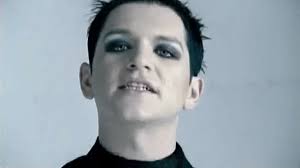 El 10 de marzo de 2003, Placebo publicó "The Bitter End", single principal  de su álbum Sleeping With Ghosts. • La canción se convirtió en el sencillo  que le abrió las