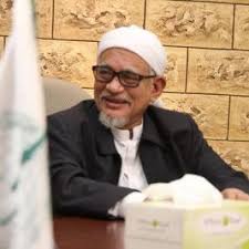 Beliau juga sedang menyandang sebagai pengerusi kesatuan ulama islam sedunia (kuis) yang merupakan kesatuan paling berpengaruh dalam dunia islam masa kini. Ø¹Ø¨Ø¯Ø§Ù„Ù‡Ø§Ø¯Ù‰ Ø¨Ù† Ø§ÙˆØ§Ù†Ø¬ On Twitter Kesatuan Ulama Islam Sedunia Merakamkan Ucapan Takziah Atas Pemergian Al Alim Al Faqih As Sheikh Muhammad Hasyim Https T Co W36xi6jhb3