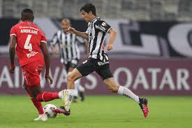 Na mala, mais três pontos da vitória diante do cerro porteño, grande parte dos titulares em descanso, primeiro lugar geral da fase de grupos da copa libertadores e, de quebra, vacina para 34 atletas de delegação. Hulk Da Show E Atletico Mg Vence America De Cali Na Libertadores Gazeta Esportiva