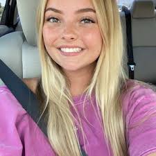 Brooke Hurst (@brookeluci)