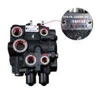 Original Forklift Spare Parts 67610-23600-71 OEM Hydraulic Control Valve  for Toyota 6fd30 / 7fd30 / 1dz