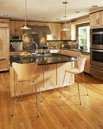Want to use maple cabinets in the kitchen, and you need ideas on how to match them to the backsplash? Maple Cabinets A Good Choice For Elegant And Modern Kitchen Cabinets