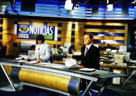 El noticiero del canal caracol es uno de los principales productos y es uno de los más vistos en sus diferentes emisiones. Noticieros De Colombia Wikipedia La Enciclopedia Libre