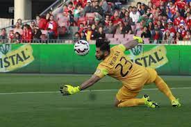 Medios chilenos como emol y biobioconfirmaron que gladys muñoz ingresó el último sábado a la clínica alemana ubicada en temuco luego que posteriormente, se dio a conocer que la causa del fallecimiento de la progenitora de herrera, de 80 años, fue la enfermedad provocada por el brote del. Johnny Herrera Debutara Oficialmente En La Roja Luego De 14 Anos En La Seleccion Emol Com