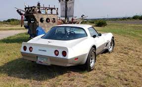 Best dining in bowling green, ohio: Corvettes On Craigslist Mint Condition Two Tone 1982 Corvette With 17k Miles Corvette Sales News Lifestyle