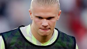 Haaland Cuma Nyengir Saat Diteriaki Fans Man United