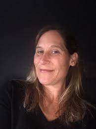 Hi! Happy 2024 ! I'd like to introduce myself to the group ! I am Colette,  currently living in a small town in Devon in the South West of England  United. I