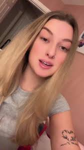 Nell Delaney (@n_d_public)