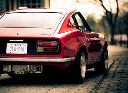 Ces Voitures Vintage Quon Reverait De Posseder Et Qui Ont Bien Plus Dallure Que Leur Petite Soeur La Datsun 240z En Est Un Exemple Parfait Autos Pinte