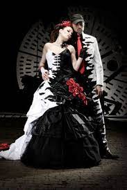 Ich weiß zwar nicht woher du kommst, aber in köln. Hochzeitskleid Gothic Gothic Hochzeitskleid Gothic Hochzeitskleid Aussergewohnliche Brautkleider Dunkle Hochzeit