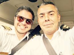 Damos la bienvenida desde Honduras a nuestro nuevo estudiante Julio Lizano  ! A su lado el Instructor Capt. Josué Solano. ¡ Continuando su  entrenamiento de Vuelo acá con nosotros ! ¡Felices vuelos Julio!