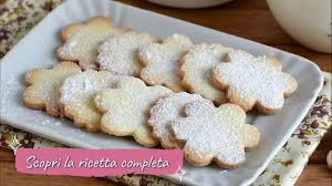 Aggiungete anche la farina, il sale, la vanillina e cominciate a mescolare bene con un cucchiaio di legno. Biscotti Con Farina Di Riso Senza Glutine Ricetta Frolla Con Farina Di Riso Il Chicco Di Mais Youtube