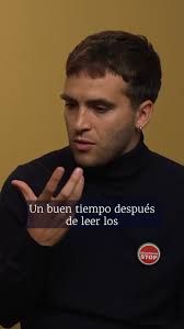 Ricardo Gómez interpreta a un joven estudiante de oposiciones que trabaja  con el taxi de su padre en #LaSuerte Y el actor encontró al personaje  pensando en amigos de su pueblo: "Es un tipo normal, ...