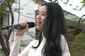 Sau những outfit lộng lẫy, khánh vân chia sẻ hình ảnh để mặt mộc nhưng vẫn xinh lung linh tại phòng riêng. Báº¥t Ngá» Vá»›i Nhan Sáº¯c Cá»§a Hoa Háº­u Khanh Van Thá»i Cáº¥p Ba Vietnamnet