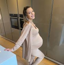 Helen flanagan, the former coronation street star turned i'm a celebrity get me out of here contestant turned glamour model, is apparently in the running to be the next bond girl. Coronation Street Star Helen Flanagan Shares New Pregnancy Update