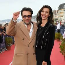 L'occasion pour nicolas bedos d'officialiser avec sa compagne pauline desmonts. Nicolas Bedos