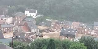 The total area is 24.79 km² which gives a population density of 386. Wiu Zdbjp5pznm